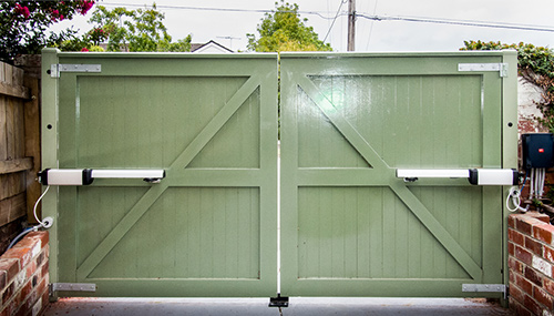 Wooden Gates with BFT Phobos gate motors